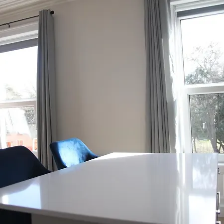 Crawford House- Scholarlee Living קורק
