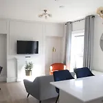 Crawford House - Scholarlee Living