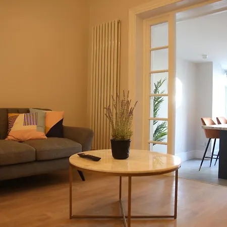 Konukevi Crawford House- Scholarlee Living Cork