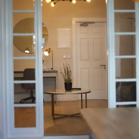Crawford House- Scholarlee Living 3* Cork