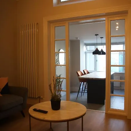 Crawford House - Scholarlee Living