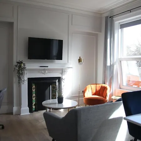Crawford House- Scholarlee Living 3* Cork