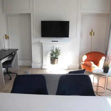 Konukevi Crawford House- Scholarlee Living Cork