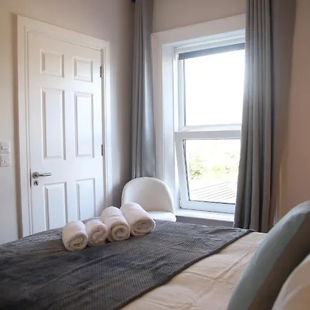 Konukevi Crawford House- Scholarlee Living Cork