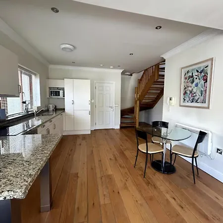 Crawford House - Scholarlee Living 3* Cork