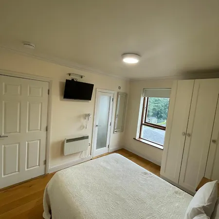 Crawford House - Scholarlee Living 3*