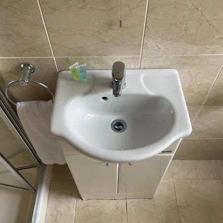 Crawford House - Scholarlee Living 3*