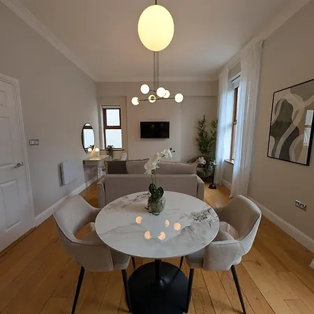 Crawford House - Scholarlee Living 3* Cork