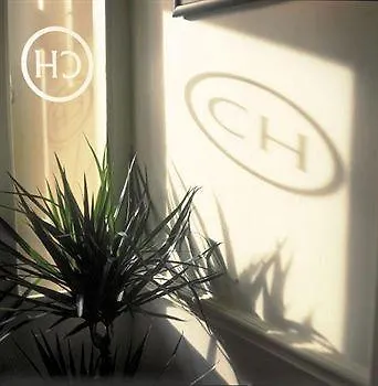 Konukevi Crawford House- Scholarlee Living Cork