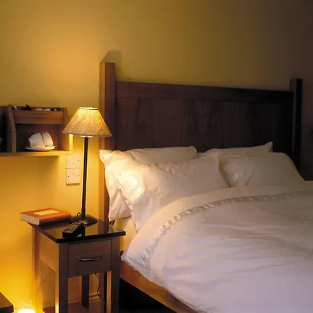 Crawford House - Scholarlee Living 3*