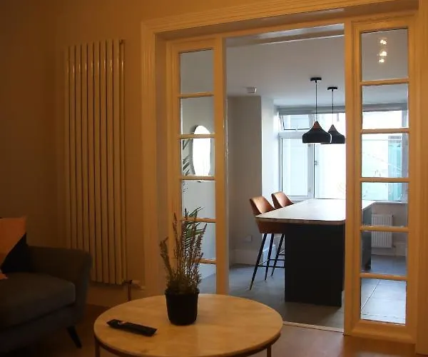 Crawford House - Scholarlee Living