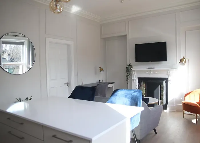 Crawford House - Scholarlee Living