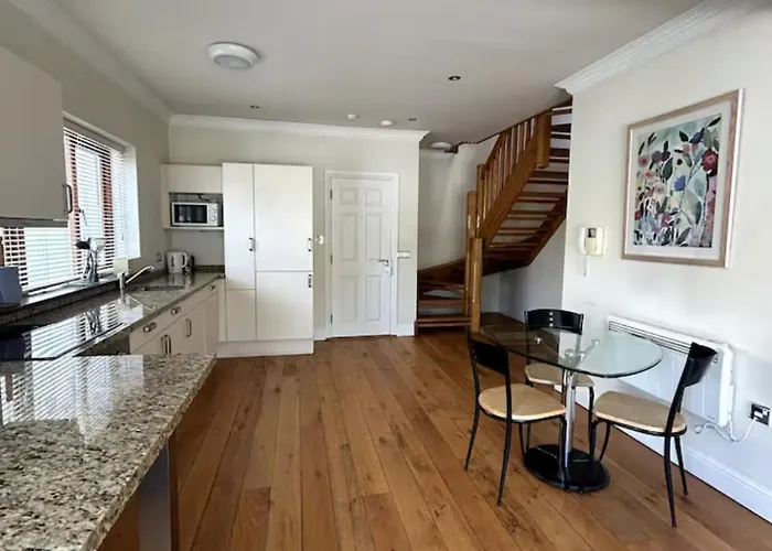 Crawford House - Scholarlee Living 3* Cork