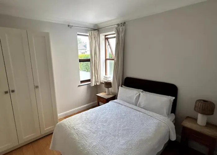 Crawford House - Scholarlee Living 3*