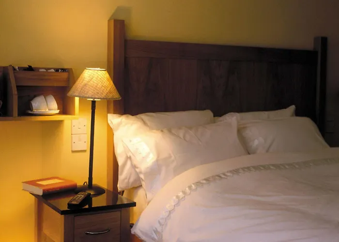 Crawford House - Scholarlee Living 3*