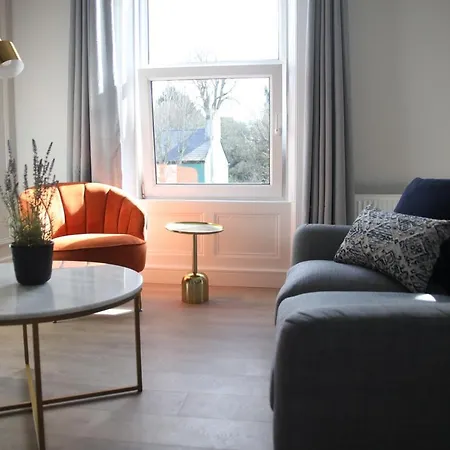 Crawford House - Scholarlee Living 3*