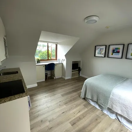 Crawford House - Scholarlee Living Gæstehus