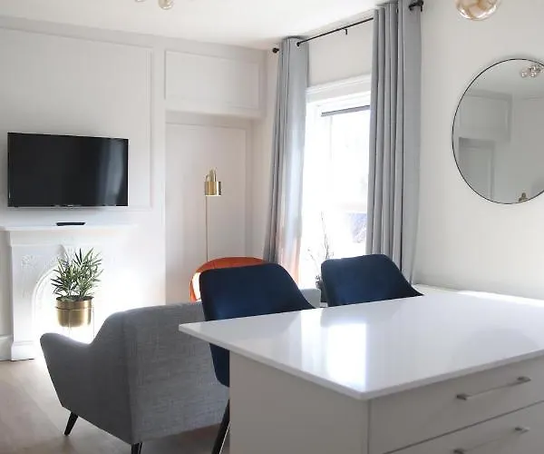 Crawford House - Scholarlee Living