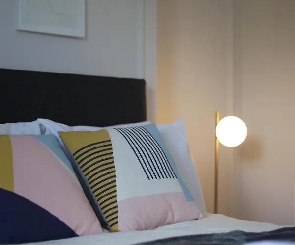 Crawford House - Scholarlee Living Корк