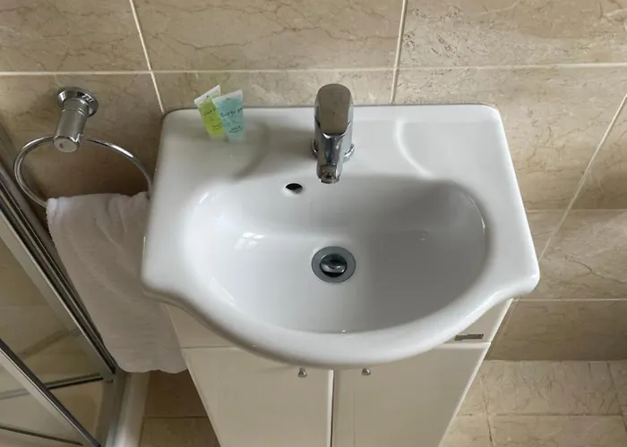 Crawford House - Scholarlee Living 3*